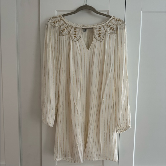 Amuse Society Lulu’s White with Gold Foil Long Sleeve Mini Dress - Picture 5 of 9